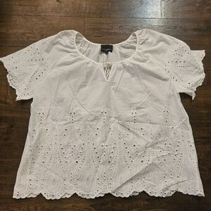 Cynthia Rowley white eyelet blouse with tie front detail. Size: 3XL #cottagecore